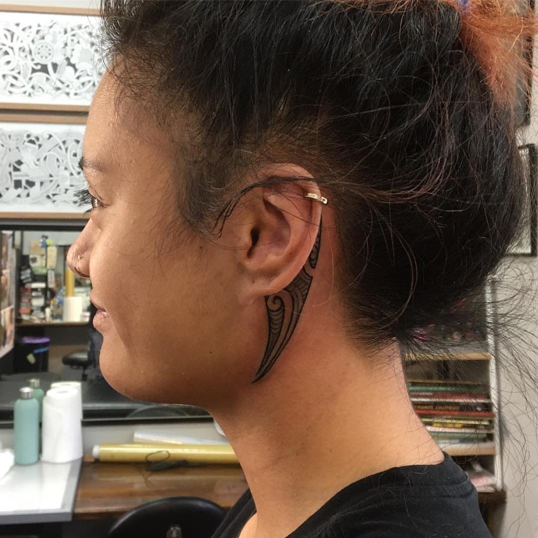 21 Side Neck Tattoo Ideas for Bold, Meaningful Designs 3 Tribal black ink tattoo on the side of a person's neck behind the ear