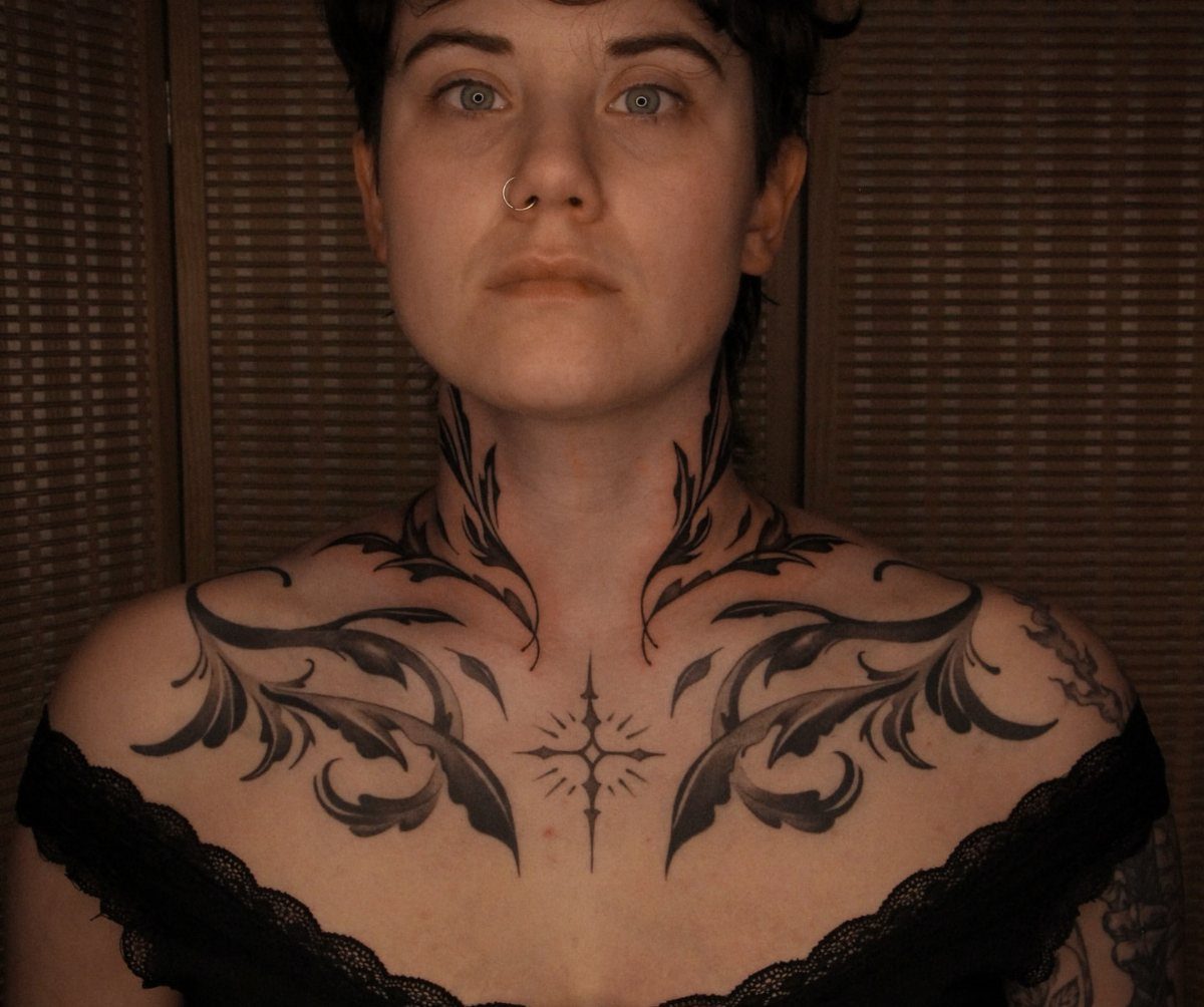 5 Witchy Neck Tattoos for Moon, Moth and Raven Lovers 3 Person with ornate black filigree and botanical tattoos on their neck and chest.
